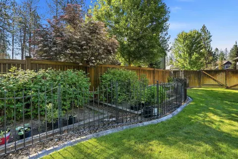 Exterior - 1215 E Huron Dr, Spokane, WA 99208 photo 5 of 8