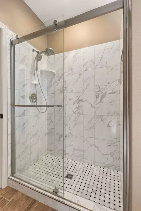 Bath - 1215 E Huron Dr, Spokane, WA 99208 photo 4 of 7