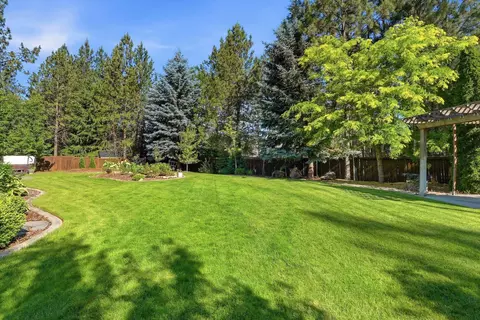 Exterior - 1215 E Huron Dr, Spokane, WA 99208 photo 4 of 8