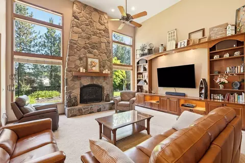Living - 1215 E Huron Dr, Spokane, WA 99208 photo 2 of 8