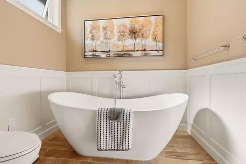 Bath - 1215 E Huron Dr, Spokane, WA 99208 photo 3 of 7