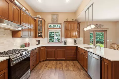 Kitchen - 1215 E Huron Dr, Spokane, WA 99208 photo 4 of 6