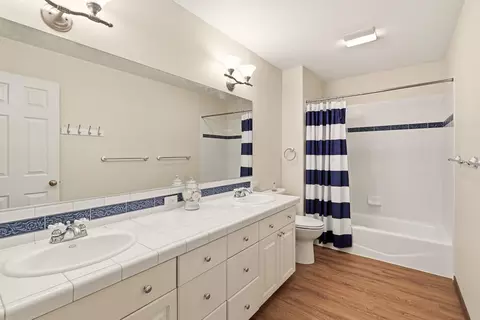 Bath - 1215 E Huron Dr, Spokane, WA 99208 photo 5 of 7