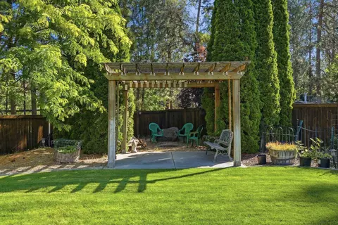 Exterior - 1215 E Huron Dr, Spokane, WA 99208 photo 6 of 8