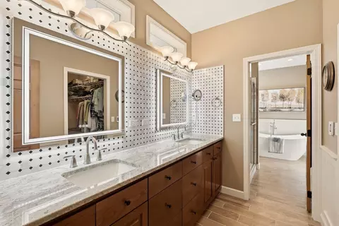 Bath - 1215 E Huron Dr, Spokane, WA 99208 photo 2 of 7