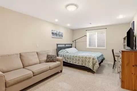 Bedroom - 1215 E Huron Dr, Spokane, WA 99208 photo 5 of 6