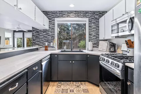 Kitchen - 4026 E 24th Ave, Spokane, WA 99223 photo 3 of 4