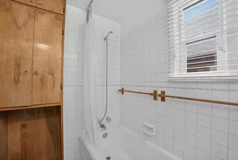 Bath - 1118 Everett Ave, Spokane, WA 99207 photo 2 of 3