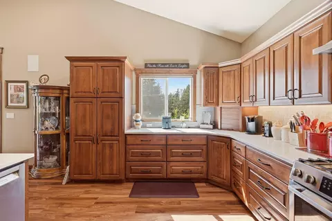 Kitchen - 2106 E Aspen Ln, Spokane, WA 99205 photo 4 of 6