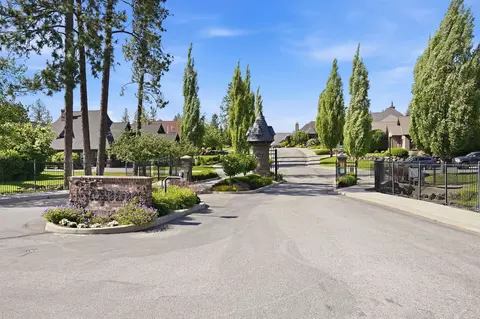 View/Area - 2106 E Aspen Ln, Spokane, WA 99205 photo 2 of 9