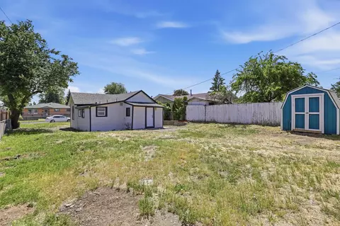 Exterior - 2927 E Columbia Ave, Spokane, WA 99208 photo 3 of 8