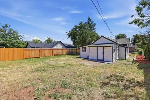 Exterior - 2927 E Columbia Ave, Spokane, WA 99208 photo 4 of 8