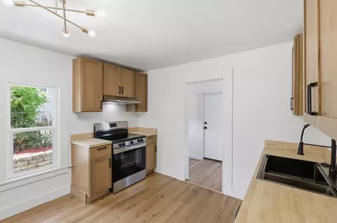 Kitchen - 2927 E Columbia Ave, Spokane, WA 99208 photo 2 of 2