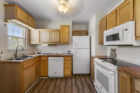 Kitchen - 307 E Hoffman Ave, Spokane, WA 99207 photo 2 of 3