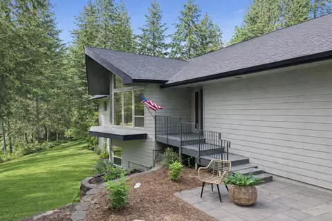 8818 N Ormond Ct, Newman Lake, WA 99025