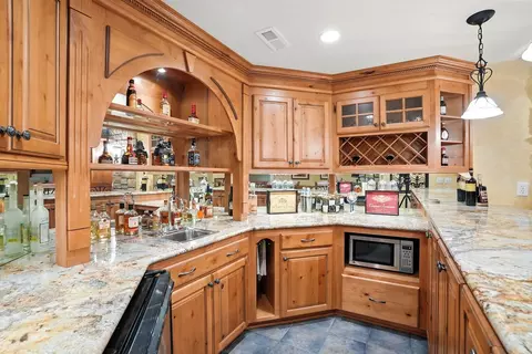 Kitchen - 1505 E Legacy Ln, Spokane, WA 99208 photo 6 of 6