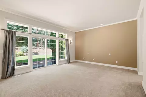 Living - 1505 E Legacy Ln, Spokane, WA 99208 photo 8 of 10
