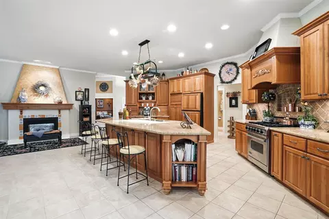 Kitchen - 1505 E Legacy Ln, Spokane, WA 99208 photo 3 of 6