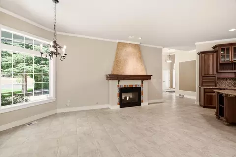 Living - 1505 E Legacy Ln, Spokane, WA 99208 photo 5 of 10