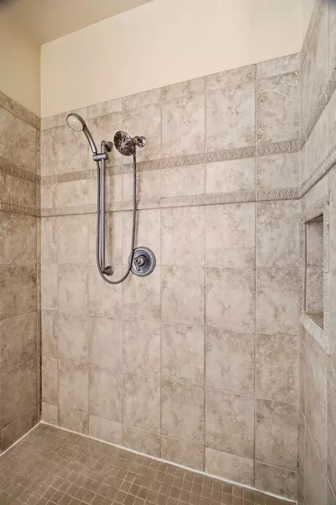 Bath - 1505 E Legacy Ln, Spokane, WA 99208 photo 8 of 11