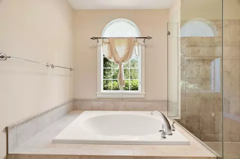Bath - 1505 E Legacy Ln, Spokane, WA 99208 photo 7 of 11