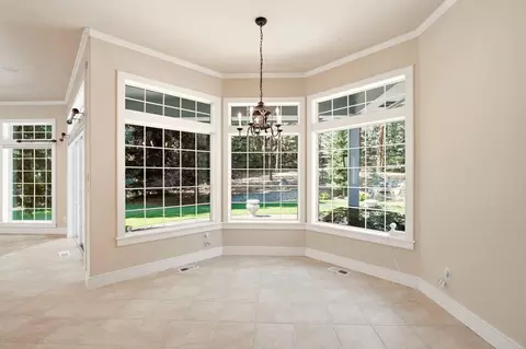 Living - 1505 E Legacy Ln, Spokane, WA 99208 photo 3 of 10