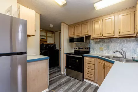Kitchen - 3920 E Center Rd #20, Mead, WA 99021 photo 1 of 3