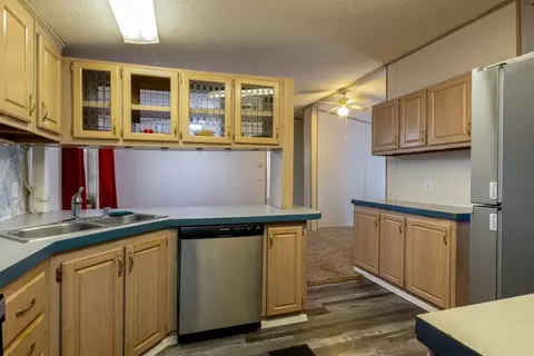 Kitchen - 3920 E Center Rd #20, Mead, WA 99021 photo 3 of 3