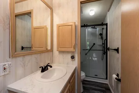 Bath - 3920 E Center Rd #20, Mead, WA 99021 photo 2 of 2