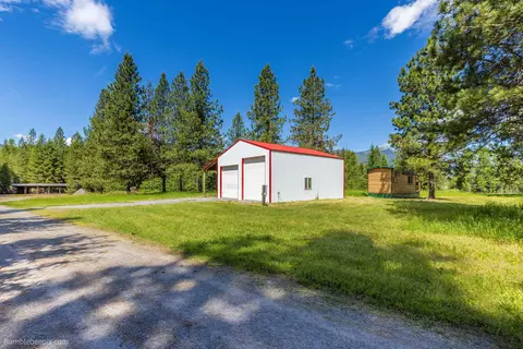 17151 Sullivan Lake Rd, Metaline Falls, WA 99153