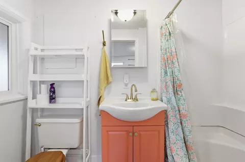Bath - 4519 E 7th Ave, Spokane Valley, WA 99212 photo 1 of 2