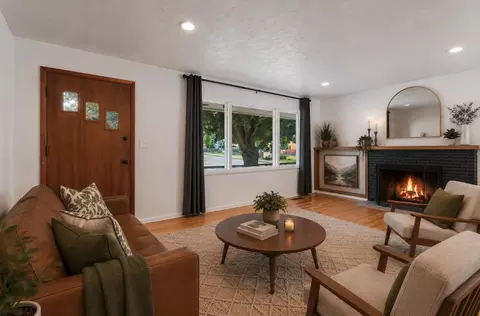 Living - 3403 E 22nd Ave, Spokane, WA 99223 photo 3 of 5