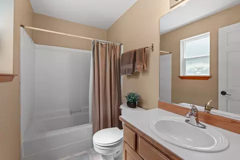 Bath - 4724 E 15th Ave, Spokane Valley, WA 99212 photo 1 of 2