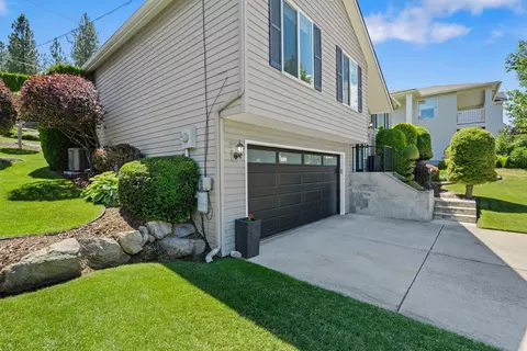 Exterior - 4724 E 15th Ave, Spokane Valley, WA 99212 photo 4 of 13