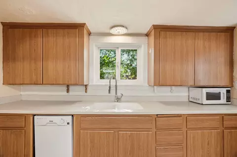Kitchen - 819 E Sinto Ave, Spokane, WA 99202 photo 2 of 3