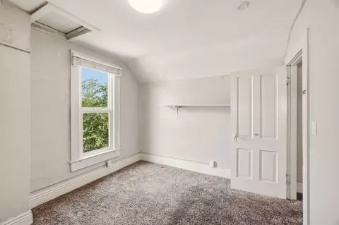 Bedroom - 819 E Sinto Ave, Spokane, WA 99202 photo 4 of 6