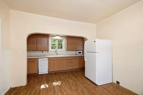 Kitchen - 819 E Sinto Ave, Spokane, WA 99202 photo 3 of 3