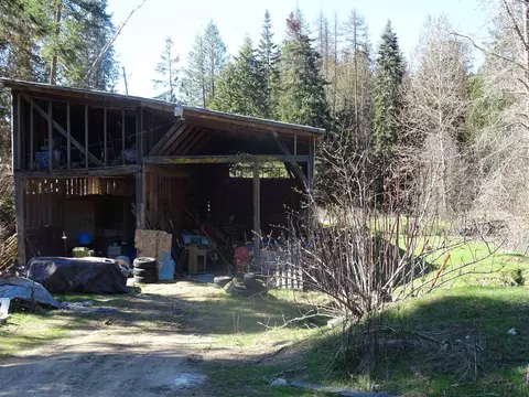 Exterior - 17208 E Blanchard Rd, Elk, WA 99009 photo 19 of 21