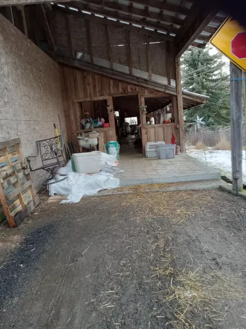 17208 E Blanchard Rd, Elk, WA 99009