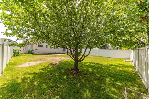 Exterior - 1613 E Beacon Ln, Spokane, WA 99217 photo 6 of 8