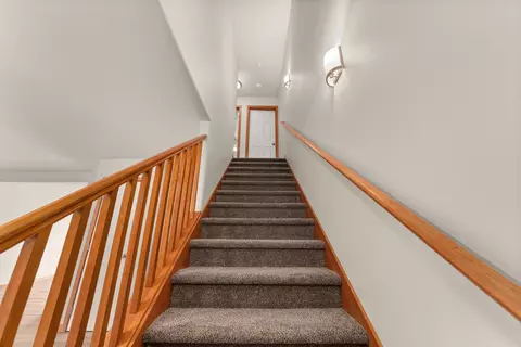 Entry Way - 1613 E Beacon Ln, Spokane, WA 99217 photo 7 of 9