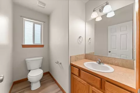 Bath - 1613 E Beacon Ln, Spokane, WA 99217 photo 1 of 4