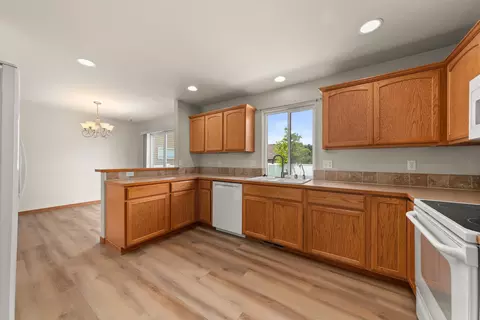 Kitchen - 1613 E Beacon Ln, Spokane, WA 99217 photo 1 of 2
