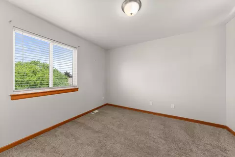 Bedroom - 1613 E Beacon Ln, Spokane, WA 99217 photo 1 of 4