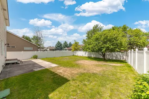 Exterior - 1613 E Beacon Ln, Spokane, WA 99217 photo 7 of 8
