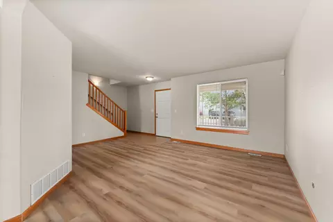 Living - 1613 E Beacon Ln, Spokane, WA 99217 photo 3 of 4