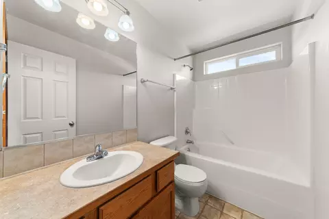 Bath - 1613 E Beacon Ln, Spokane, WA 99217 photo 2 of 4