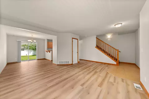 Living - 1613 E Beacon Ln, Spokane, WA 99217 photo 2 of 4