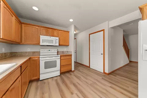 Entry Way - 1613 E Beacon Ln, Spokane, WA 99217 photo 4 of 9