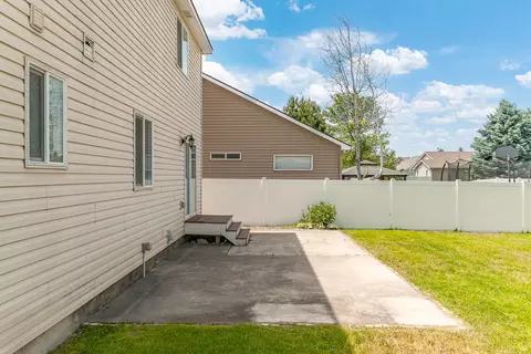 Exterior - 1613 E Beacon Ln, Spokane, WA 99217 photo 8 of 8